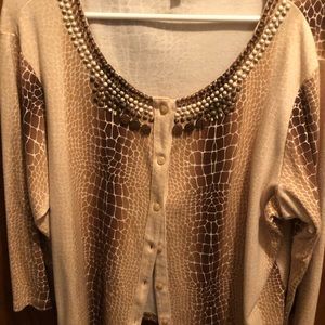 Ragaella fun knit top with tons of buttons 1X